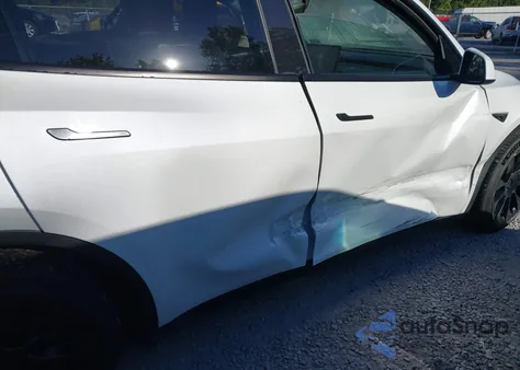 2023 Tesla Model Y Awd/Long Range Dual Motor All-Wheel Drive из США, поврежденный, VIN 7SAYGDEE4PF749862